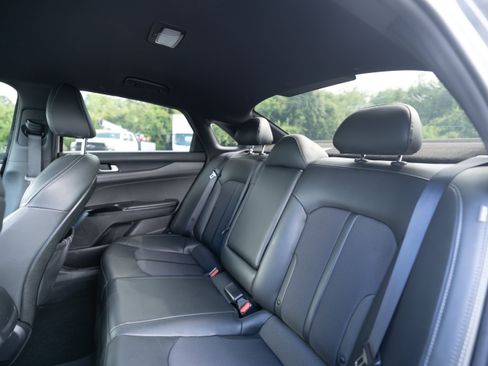 Used 2022 Kia K5 GT-Line FWD image 9