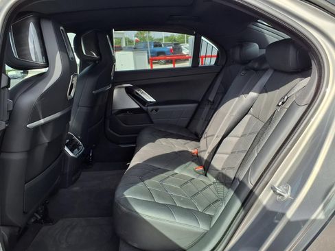 Used 2025 BMW 740i RWD image 18