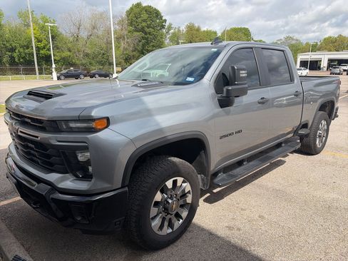 Used 2024 Chevrolet Silverado 2500 Custom w/ Custom Value Package image 1