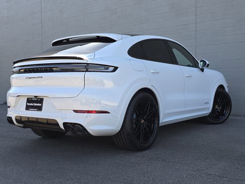 New 2026 Porsche Cayenne GTS image 9