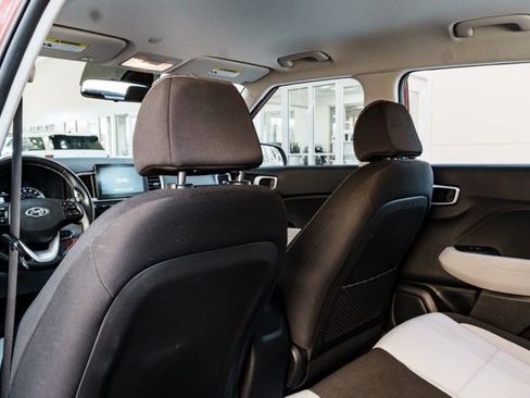 Certified 2021 Hyundai Venue SEL image 21