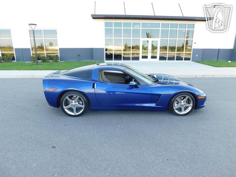 Used 2005 Chevrolet Corvette Coupe w/ Preferred Equipment Group RWD image 37
