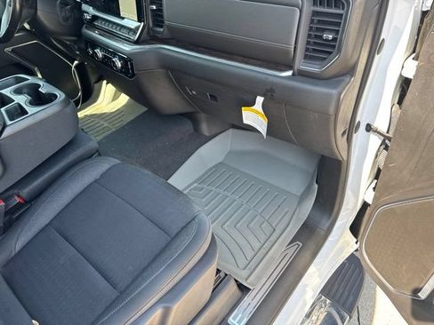 Used 2022 GMC Sierra 1500 SLE w/ X31 Off-Road Package AWD/4WD image 15