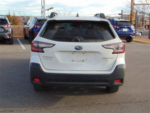 Used 2024 Subaru Outback Premium image 5