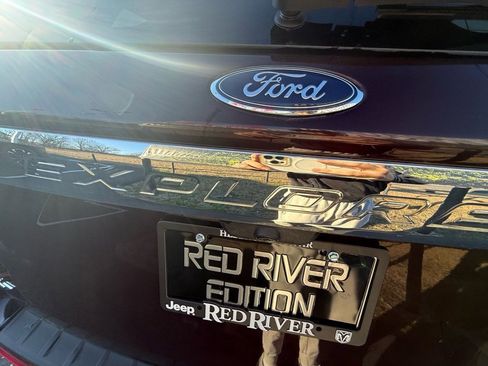 Used 2023 Ford Explorer XLT w/ Equipment Group 202A image 11