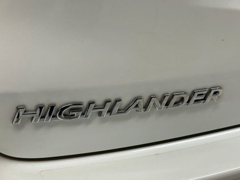 Used 2017 Toyota Highlander Plus image 13