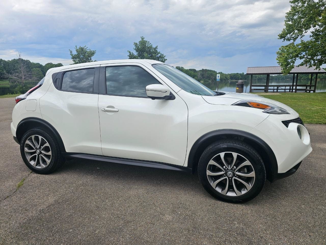 Used 2017 Nissan Juke SL FWD image 2