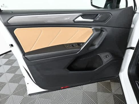 Used 2024 Volkswagen Tiguan SE R-Line image 19