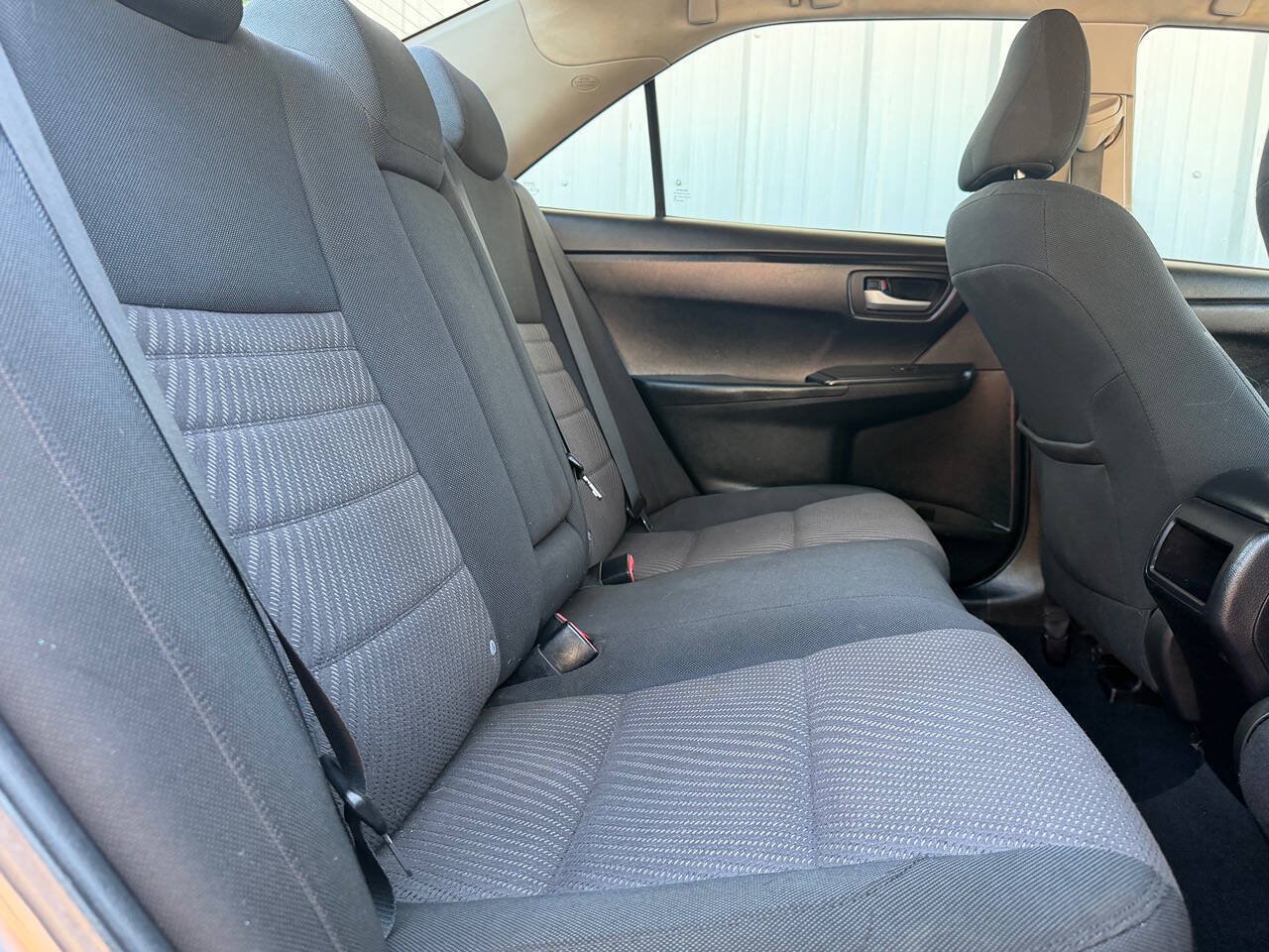Used 2016 Toyota Camry LE FWD image 18