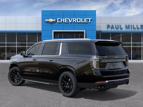 New 2026 Chevrolet Suburban Premier image 3