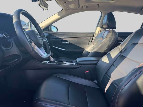 Used 2025 Nissan Sentra SR w/ SR Premium Package image 14