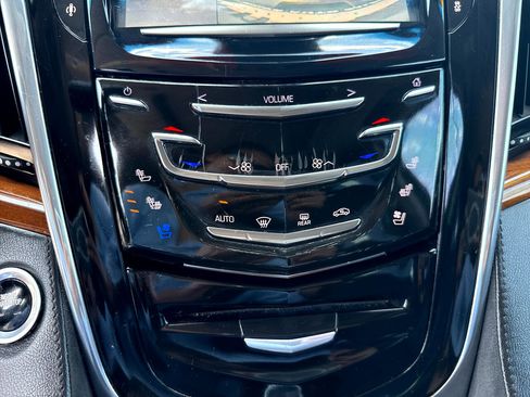 Used 2016 Cadillac Escalade ESV Luxury image 27
