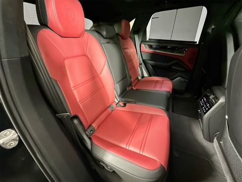 Certified 2025 Porsche Cayenne Turbo image 27