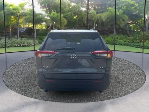 Used 2020 Toyota RAV4 LE FWD image 6