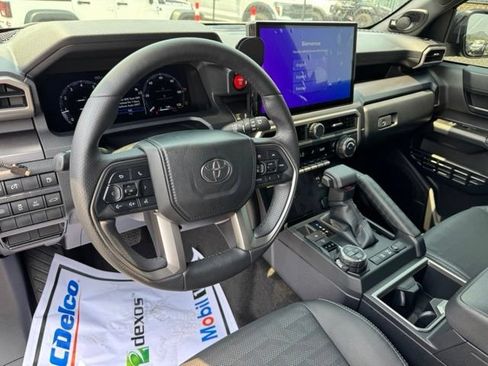Used 2026 Toyota 4Runner TRD Off-Road Premium AWD/4WD image 16