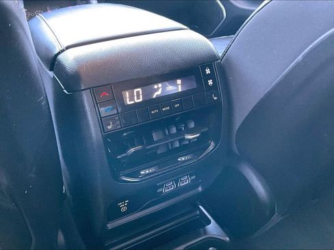 Used 2021 Jeep Grand Cherokee L Limited AWD/4WD image 10
