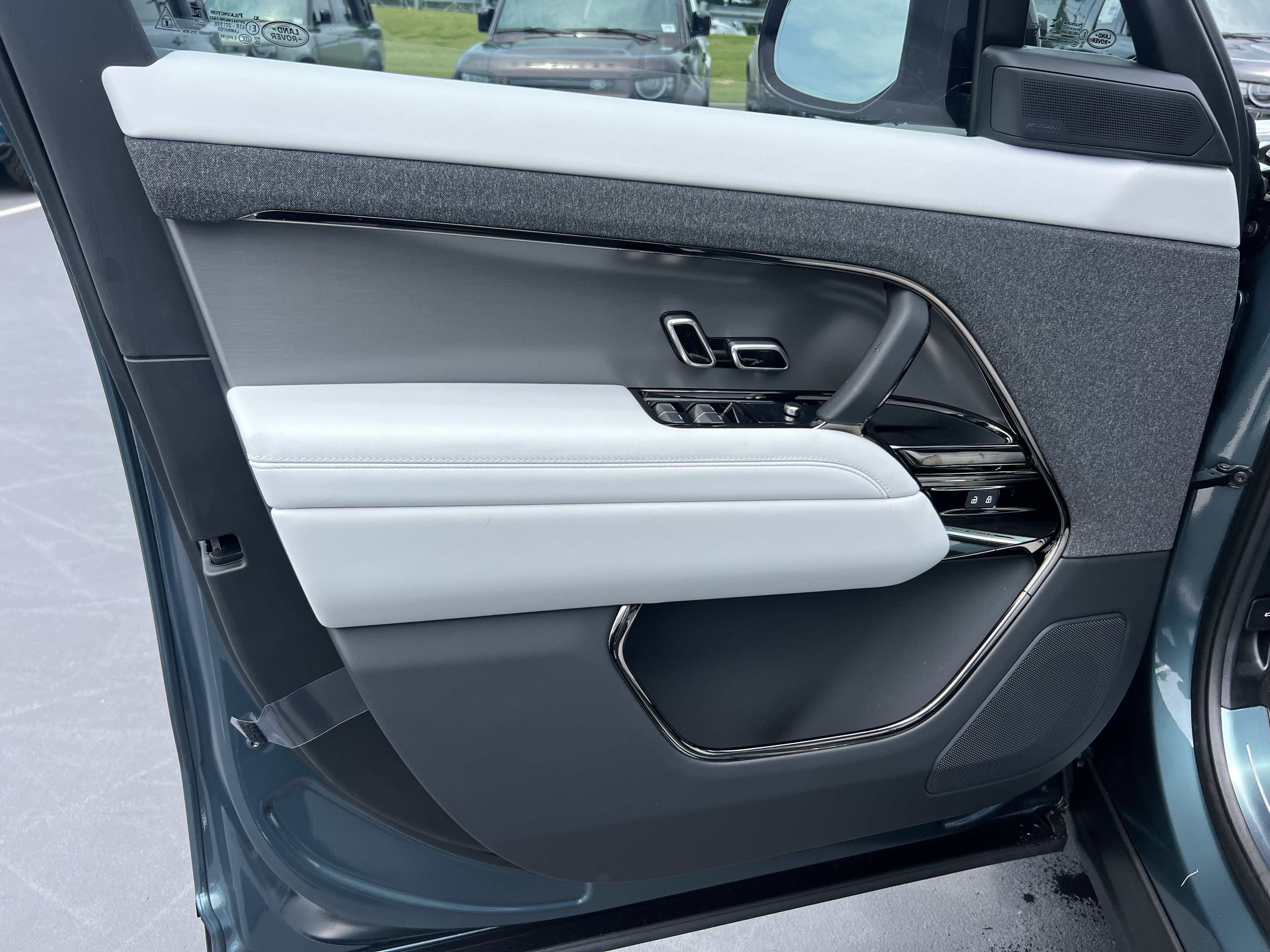 New 2026 Land Rover Range Rover Sport SE AWD/4WD image 13