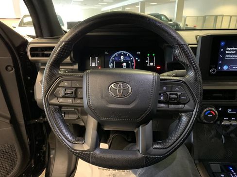 Used 2025 Toyota Tacoma SR5 AWD/4WD image 28