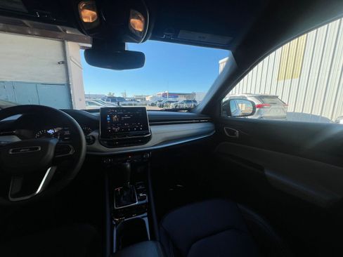 Used 2025 Jeep Compass Limited image 35