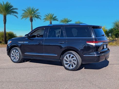 Used 2024 Lincoln Navigator Reserve image 3