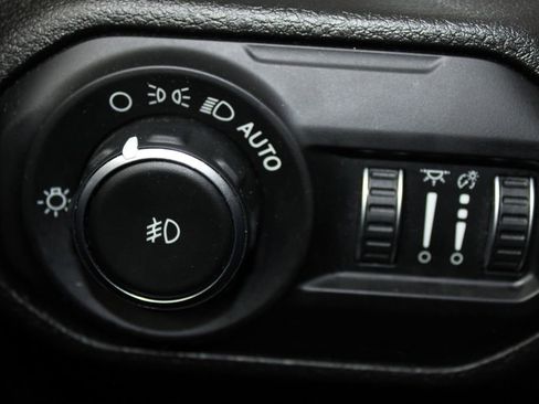 Used 2018 Jeep Wrangler Unlimited Sahara AWD/4WD image 25