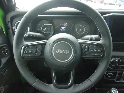 Used 2025 Jeep Gladiator Sport AWD/4WD image 11