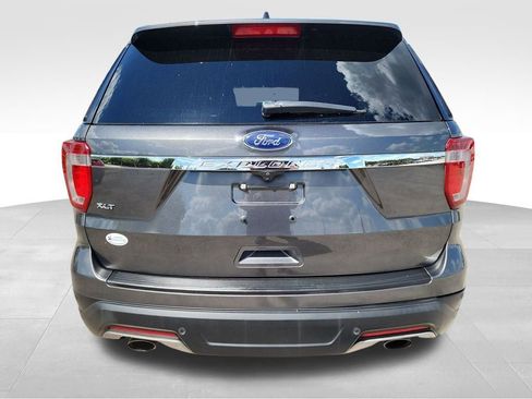 Used 2018 Ford Explorer XLT image 6