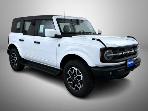 New 2026 Ford Bronco Outer Banks AWD/4WD image 3