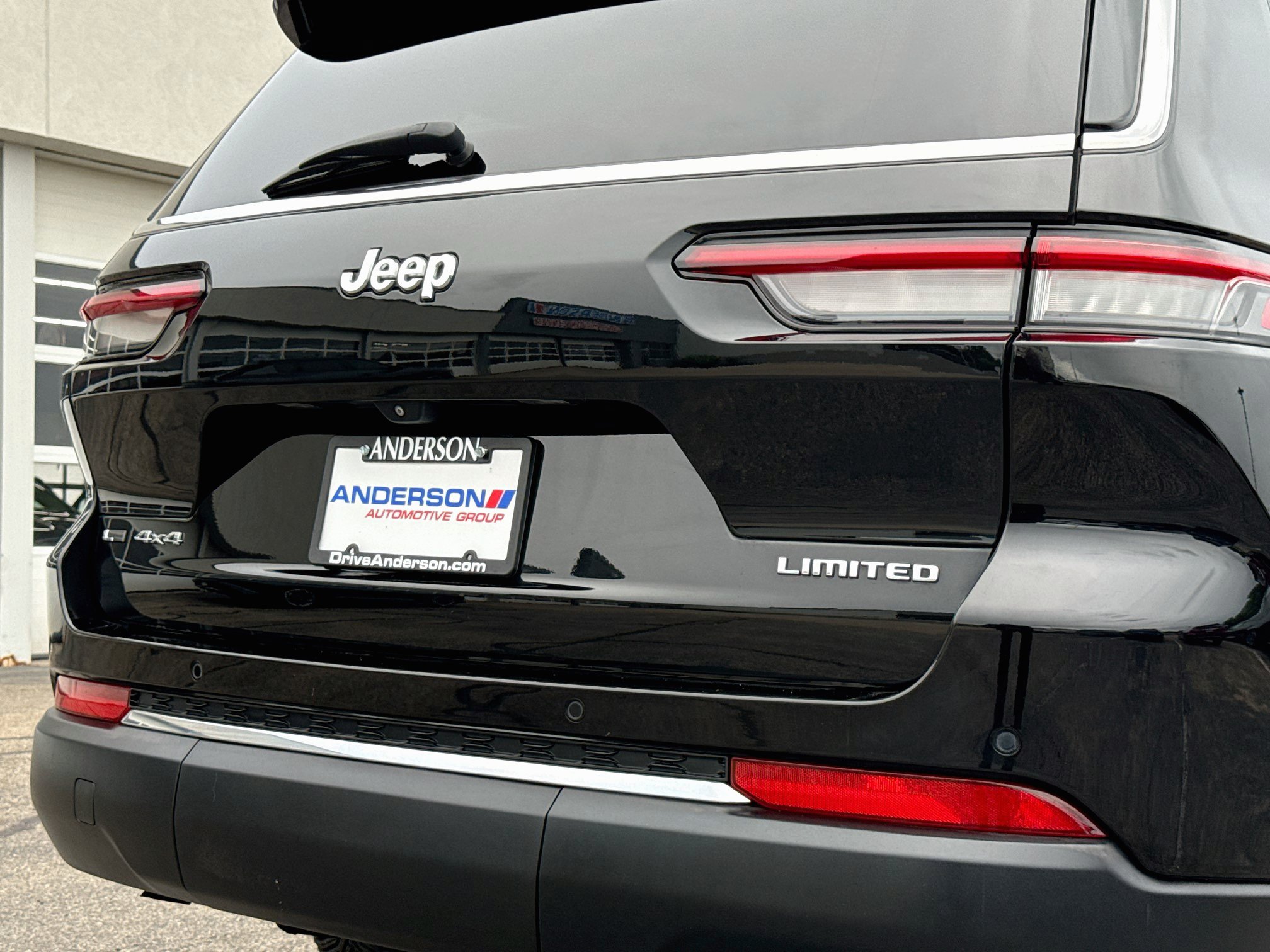 Used 2022 Jeep Grand Cherokee L Limited AWD/4WD image 6