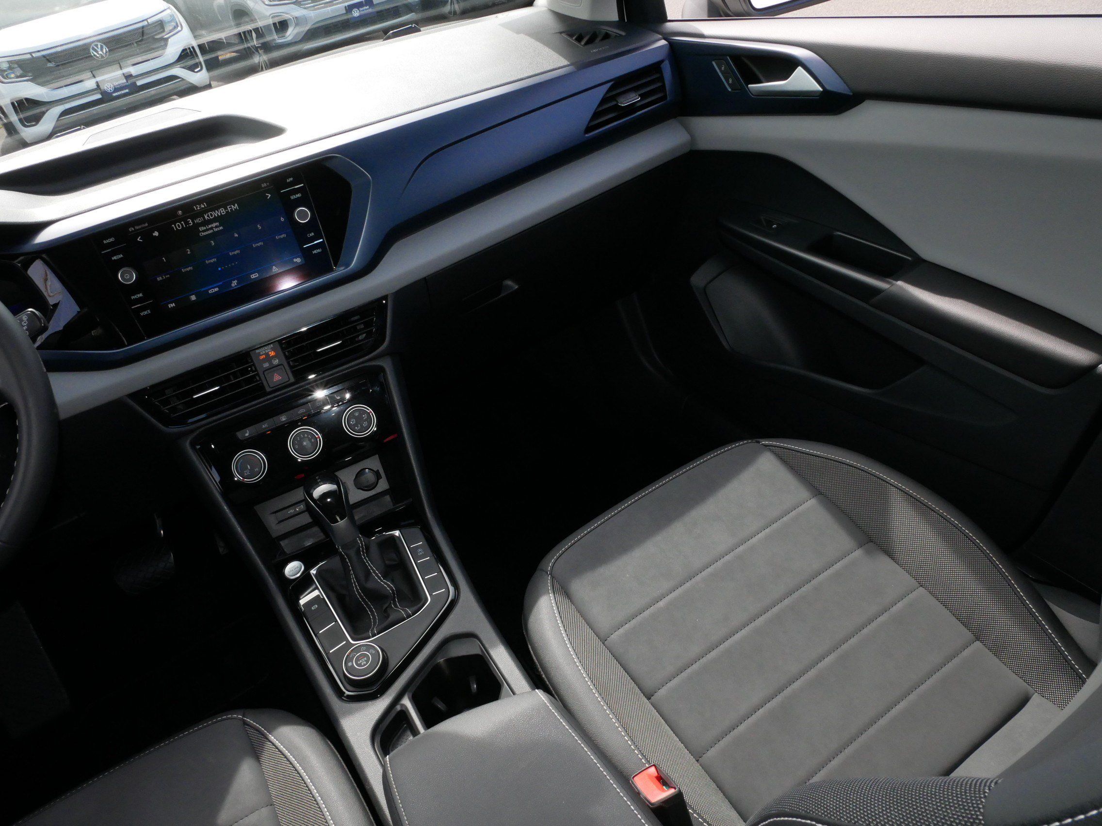 Certified 2023 Volkswagen Taos SE AWD/4WD image 11