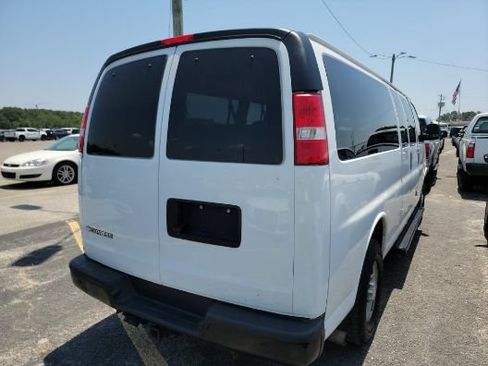 Used 2017 Chevrolet Express 3500 LS RWD image 5