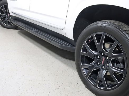 Used 2024 GMC Yukon XL Denali AWD/4WD image 12