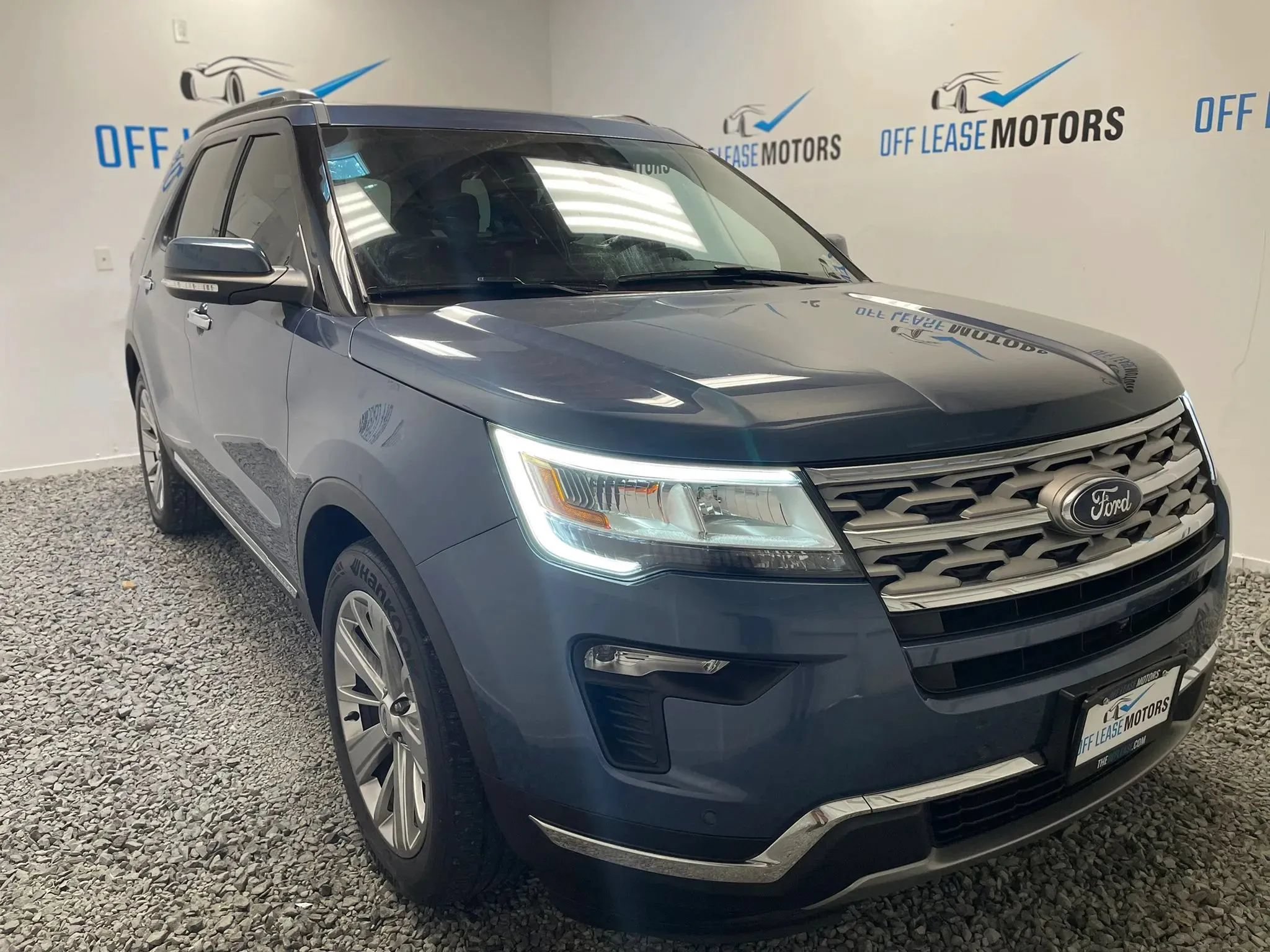 Used 2019 Ford Explorer Limited w/ Ford Safe & Smart Package FWD image 3