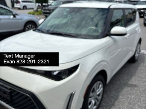 Used 2023 Kia Soul LX FWD image 2