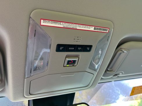 Used 2022 Toyota RAV4 XLE FWD image 30
