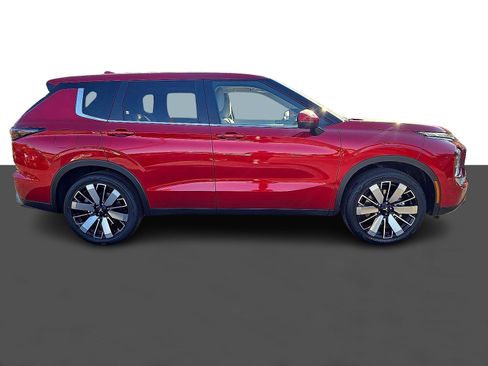 New 2025 Mitsubishi Outlander SE image 3
