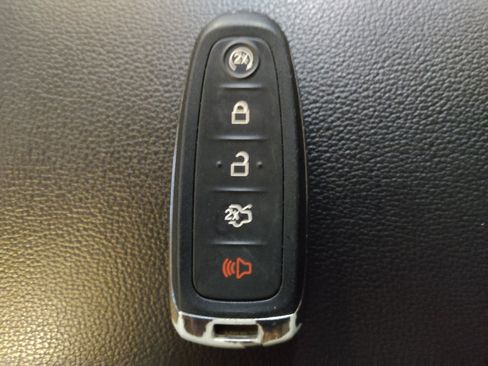 Used 2018 Ford Escape Titanium w/ Ford Safe & Smart Package AWD/4WD image 32