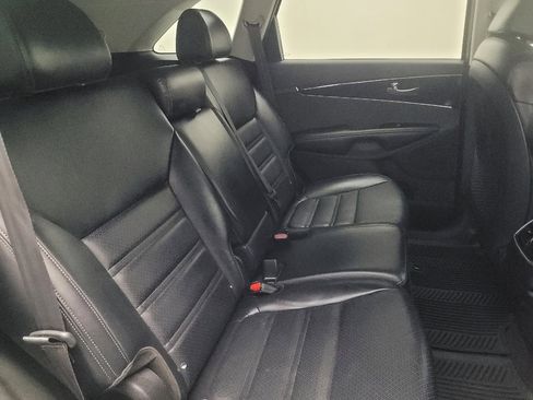 Used 2019 Kia Sorento EX image 19