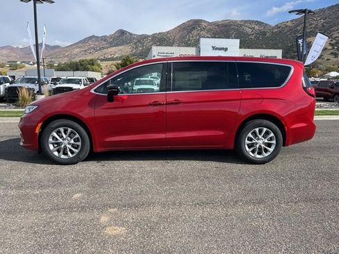 New 2026 Chrysler Pacifica Select image 7