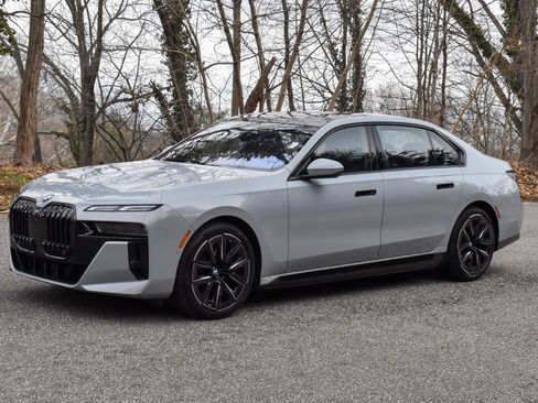 Used 2023 BMW i7 xDrive60 AWD/4WD image 2