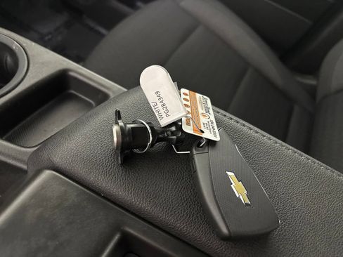 Used 2023 Chevrolet Silverado 1500 LT AWD/4WD image 20