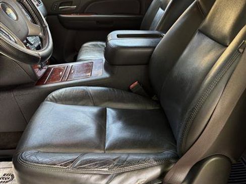 Used 2009 Chevrolet Suburban LTZ image 10