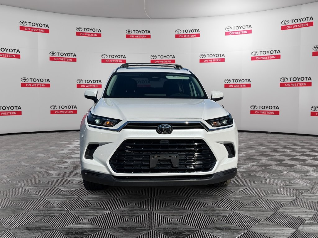 Used 2025 Toyota Grand Highlander AWD image 2