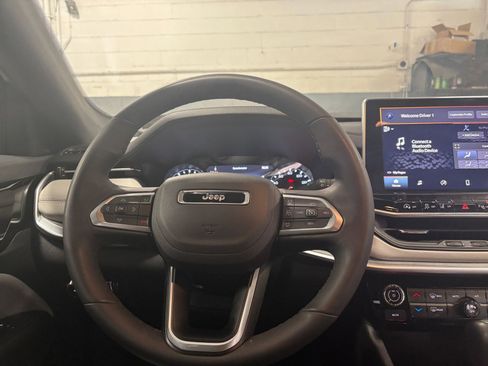 Used 2025 Jeep Compass Limited image 20