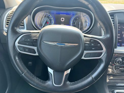 Used 2021 Chrysler 300 Touring L AWD/4WD image 15