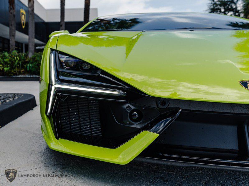 Used 2025 Lamborghini Revuelto AWD/4WD image 9