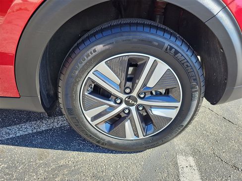 Used 2022 Kia Niro EX Premium image 39