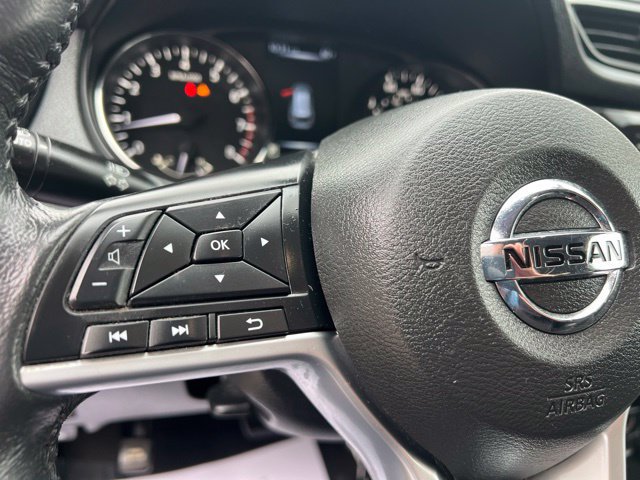 Used 2017 Nissan Rogue SV AWD/4WD image 25