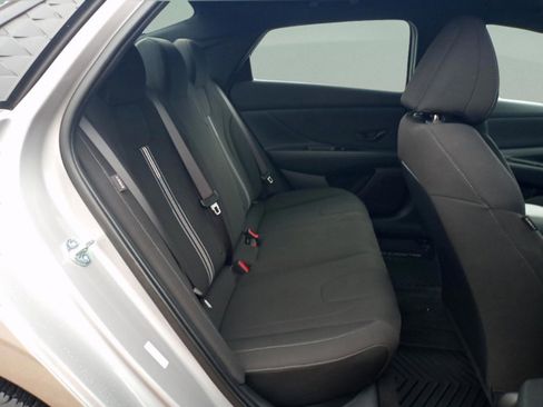 Certified 2025 Hyundai Elantra Sport image 18