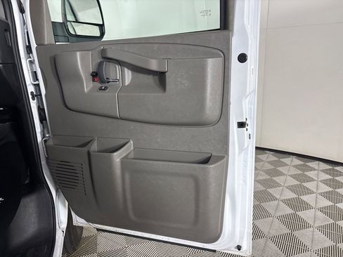 Used 2024 Chevrolet Express 3500 LT w/ LT Preferred Equipment Group RWD image 21